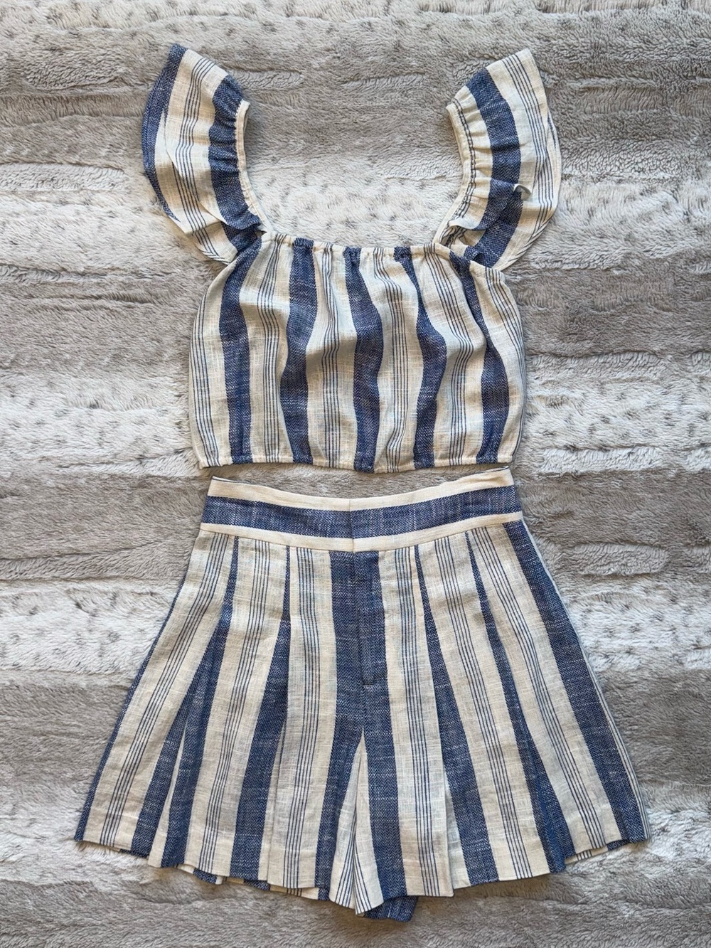 Alice + Olivia Matching Set Flutter Sleeve Blouson Crop Top & High Waisted Short